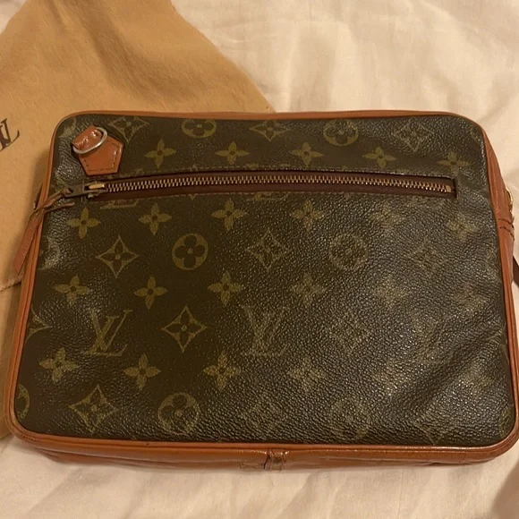Louis Vuitton Sac Sport clutch